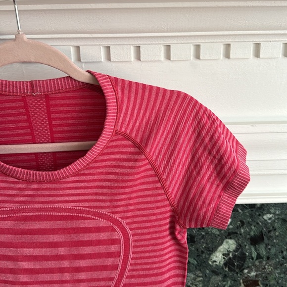 Lululemon Swiftly Tech Short Sleeve Crew Heathered Berry Rumble size 8 - Picture 2 of 7